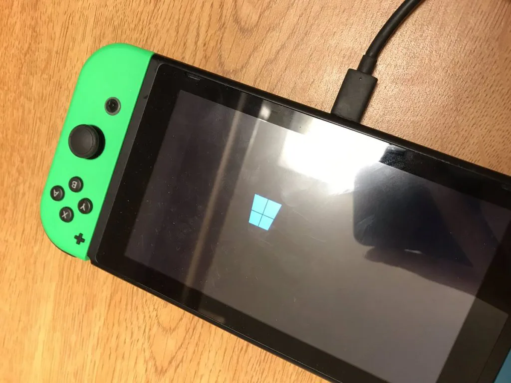 Un bidouilleur essaye d&rsquo;installer Windows 10 sur sa Nintendo Switch