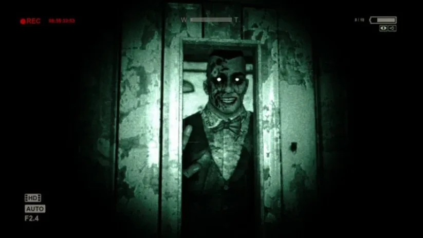 Jeu Outlast : Bundle of Terror sur Nintendo Switch : Personnage inquiétant